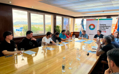 Aerolíneas Argentinas: El Gobernador de Tierra del Fuego apoyó a los gremios aeronáuticos en el proyecto que presentó el Gobierno bonaerense de gestionar la empresa estatal
