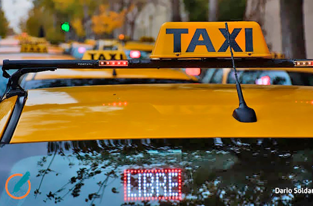 El gremio de los taxistas apoya el aumento de tarifa del 20 % que tratará el Concejo Municipal
