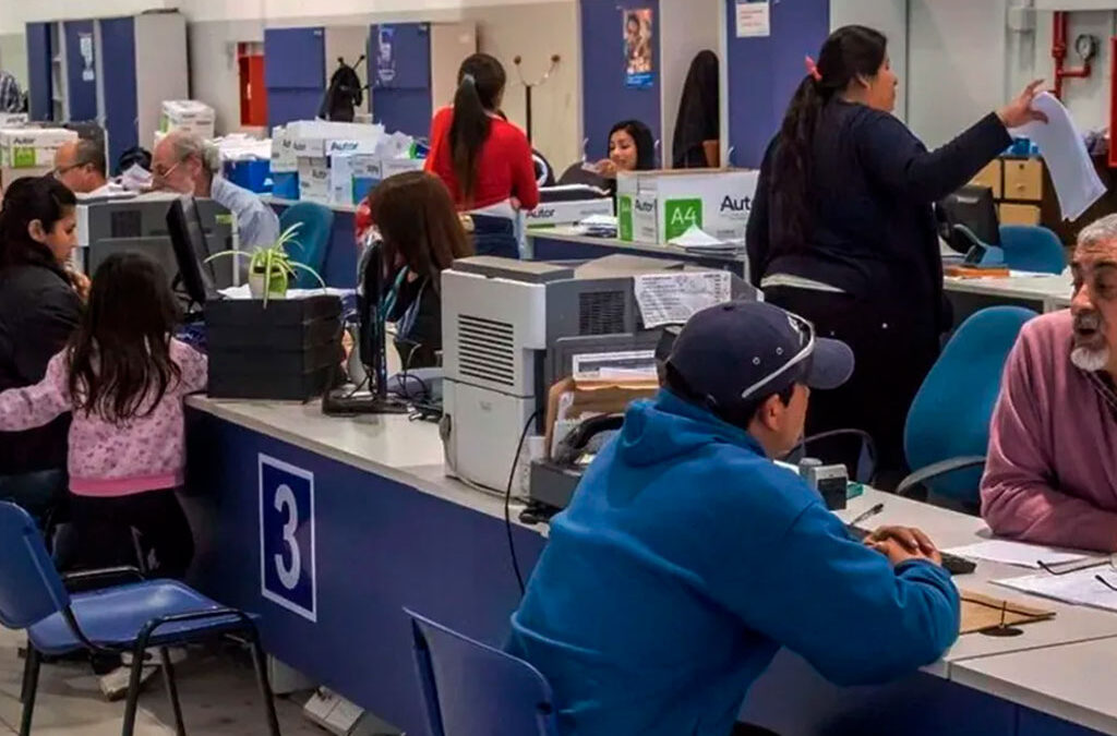 Alertan por los casi 50.000 contratos de estatales nacionales que vencen en diciembre y preocupa otra ola de despidos masivos