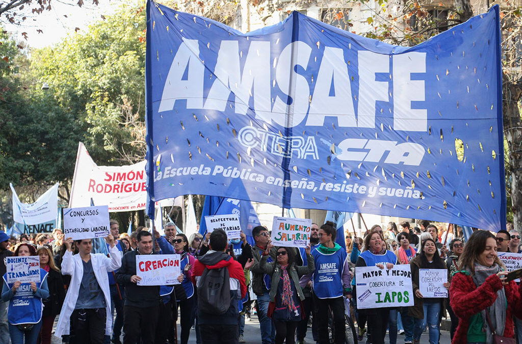 Las paritarias docentes comenzarán en enero en Santa Fe y los gremios le avisan a Pullaro que buscarán recuperar lo perdido en 2024