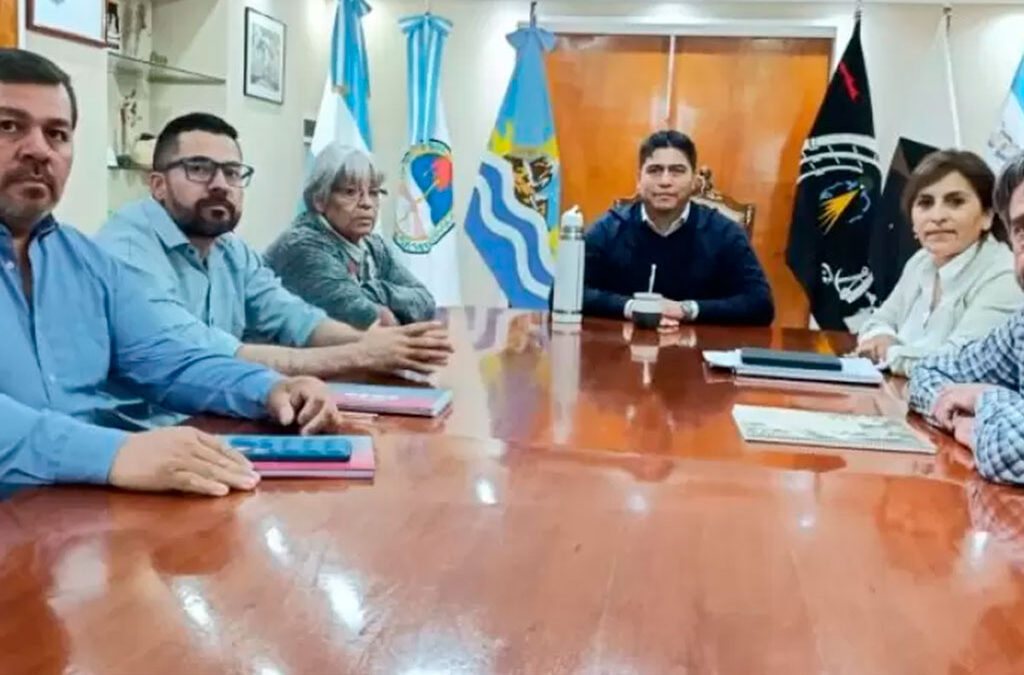 El Gobierno logró la foto con ADOSAC y ahora intentará condicionar las negociaciones paritarias futuras con el gremio, acudiendo al “yo te lo dije” como justificación