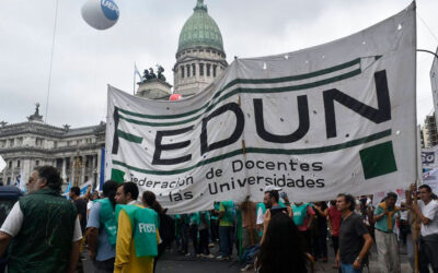 Universitarios en alerta y movilización por la pérdida salarial de más del 60%