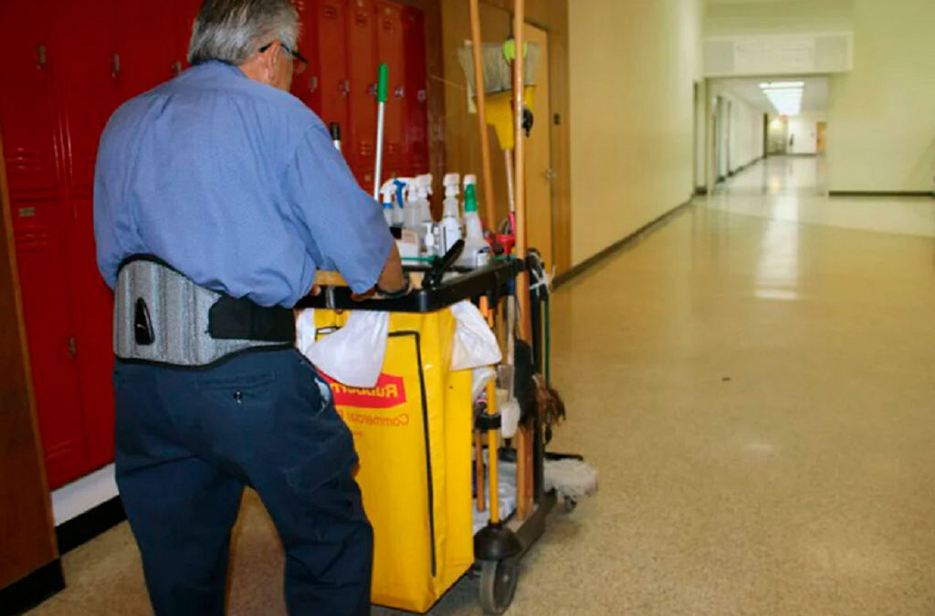 Quieren cobrarle a los trabajadores por tomar agua: la polémica que envuelve a la empresa La Mantovana