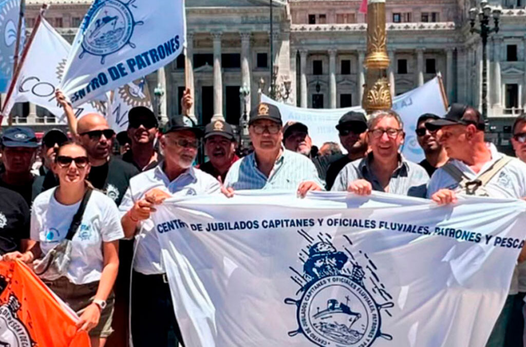 Pese al no de los marítimos, se oficializó la polémica Ley de Cabotaje de Sturzenegger