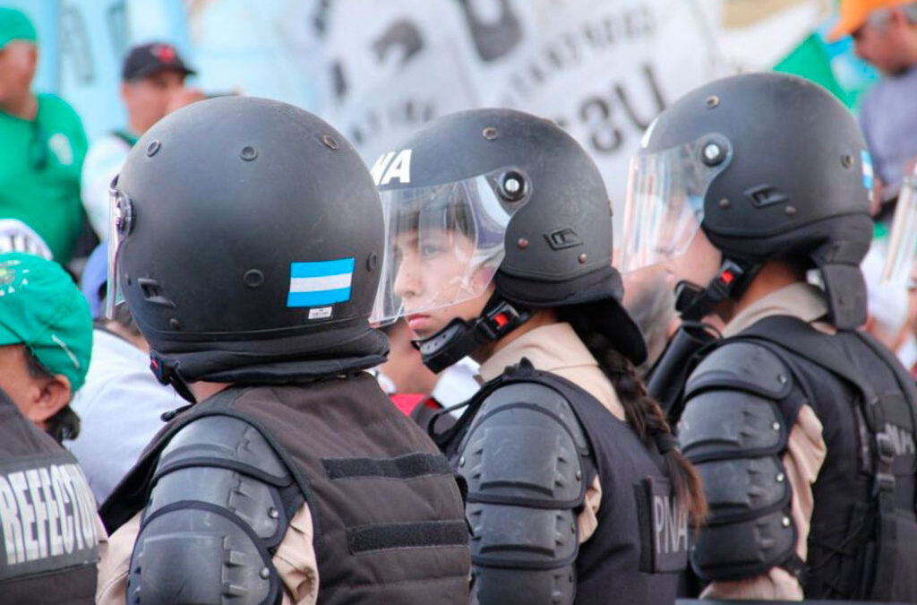 Docentes, Salud y la Policía, los principales afectados por el ajuste en el gasto público: los desafíos del Gobierno para el 2025