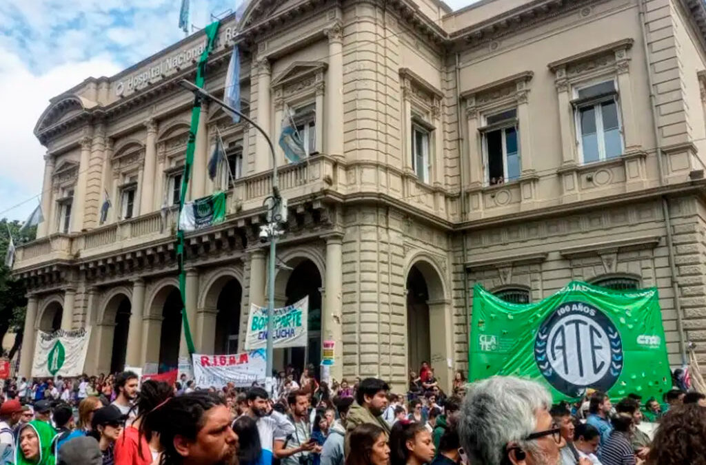 El Gobierno intervino el Hospital Bonaparte en medio de la tensión con los gremios por 200 despidos
