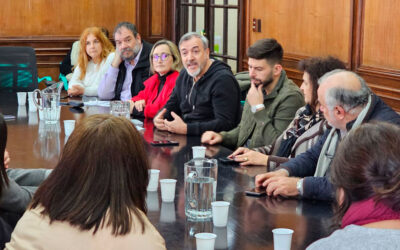 Tras los despidos en Salud, el Gobierno reabre la paritaria estatal con un techo del 1%