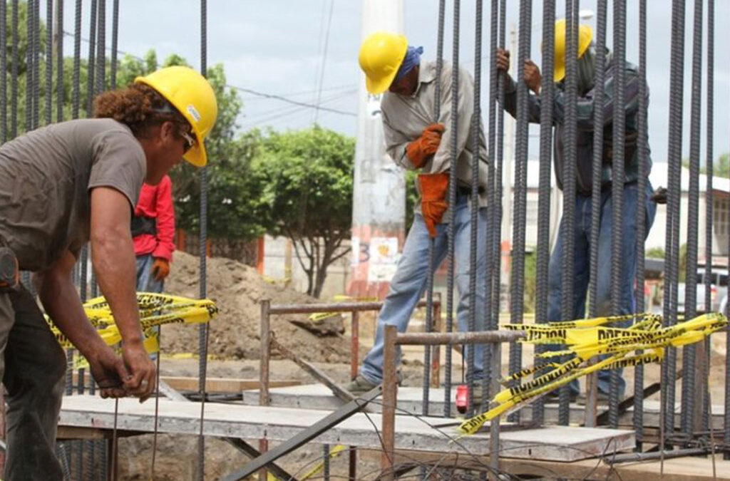 Menos empresas y puestos de trabajo: la gestión de Milei y una caída que impacta duramente en la construcción