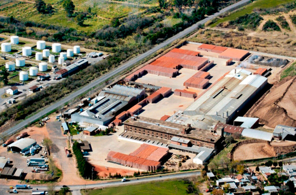Por sobrestock y caída de las ventas, la fábrica de ladrillos Cerro Negro suspendió trabajadores y paralizó la producción