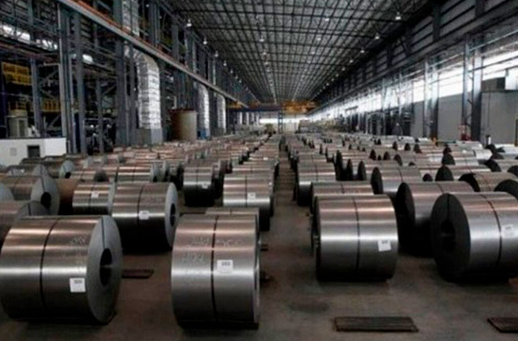 La producción de acero se desplomó un 26% en 2024