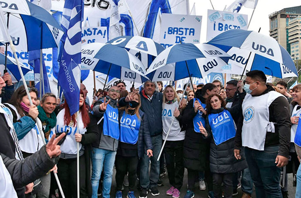 Docentes afiliados a UDA le exigen al Gobierno de Santa Fe un aumento inicial superior al 35 por ciento