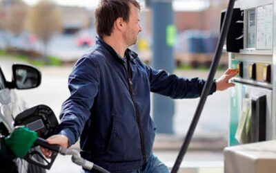El Gobierno autoriza el autoservicio de combustible y crece la preocupación por la posible caída del empleo en las estaciones de servicio