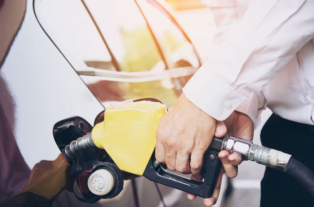 Habilitan el autodespacho de combustible y crece la polémica en el sector