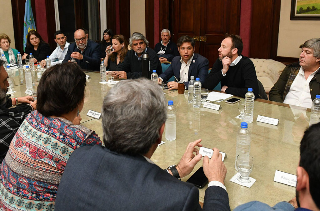 Kicillof pone paños fríos y reabre las paritarias: cuándo comienza la negociación con los gremios
