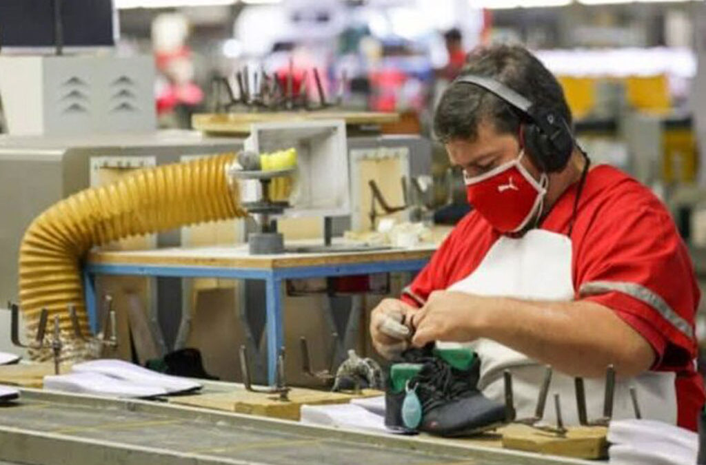 Se profundiza la crisis en la industria del calzado: Puma comenzó una ola de despidos en su planta de La Rioja