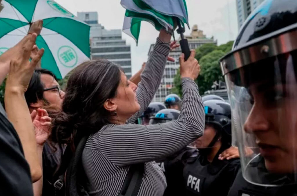 Abrazo al Ministerio de Salud: ATE denunció represión por parte de la Policía