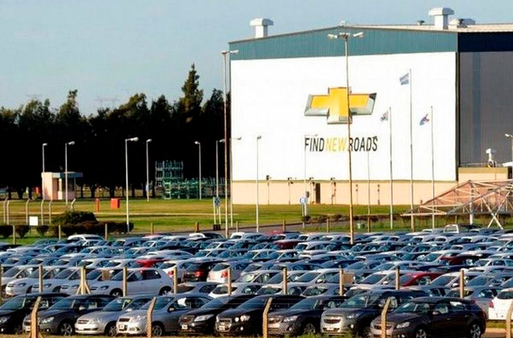 Otro dolor de cabeza para SMATA: General Motors achica la planta de personal por caída de producción