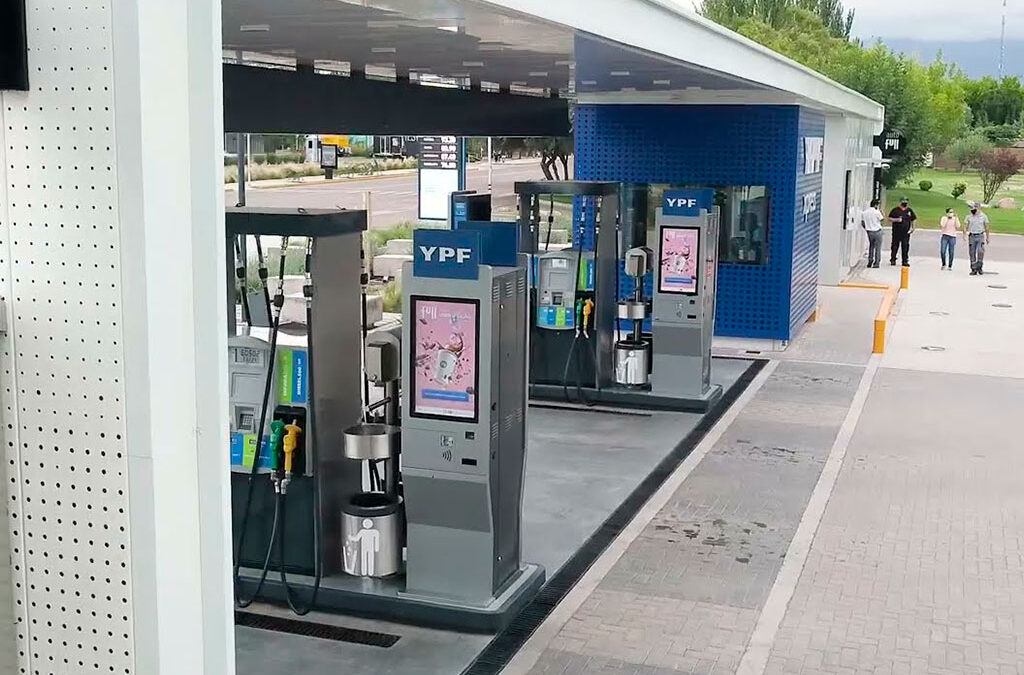El autoservicio de combustibles ya llegó a Neuquén y Río Negro y desde el gremio advierten por los puestos de trabajo: «El usuario se convertirá en un trabajador no rentado»