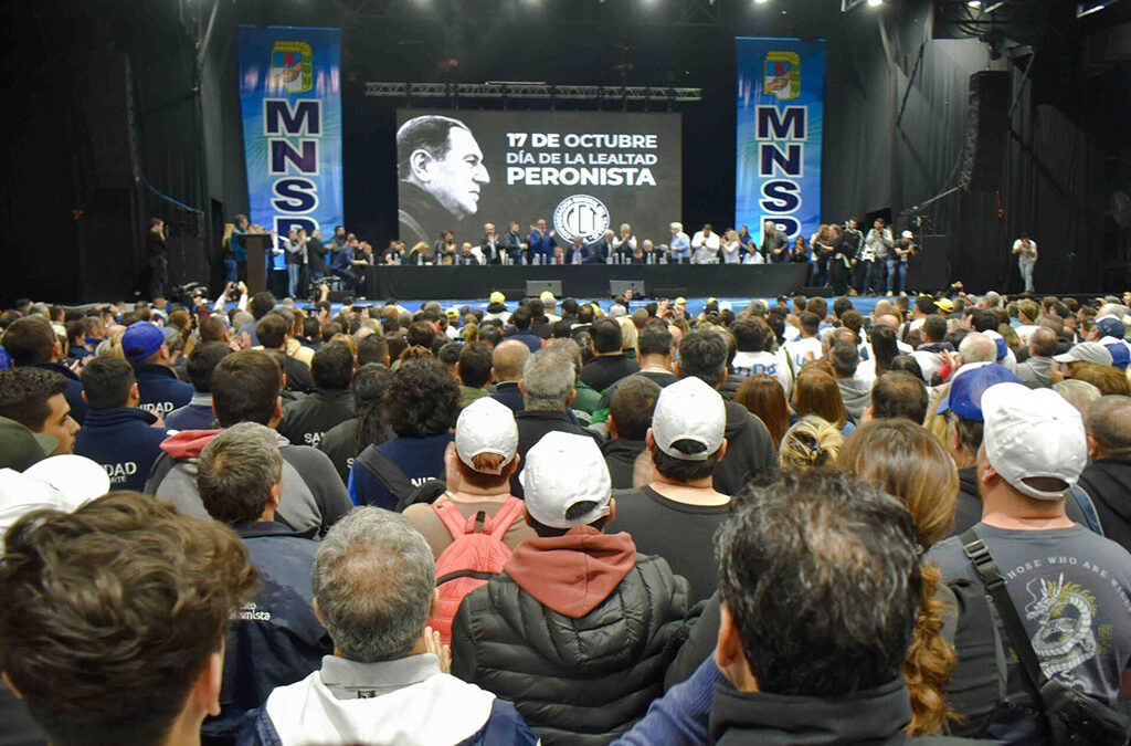 Con Barrionuevo de anfitrión, gremios de CGT lanzan un nuevo partido político «exclusivo del movimiento obrero»