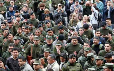 Gendarmes protestarán por bajos salarios y traslados forzados, de acuerdo a un informe interno de la policía