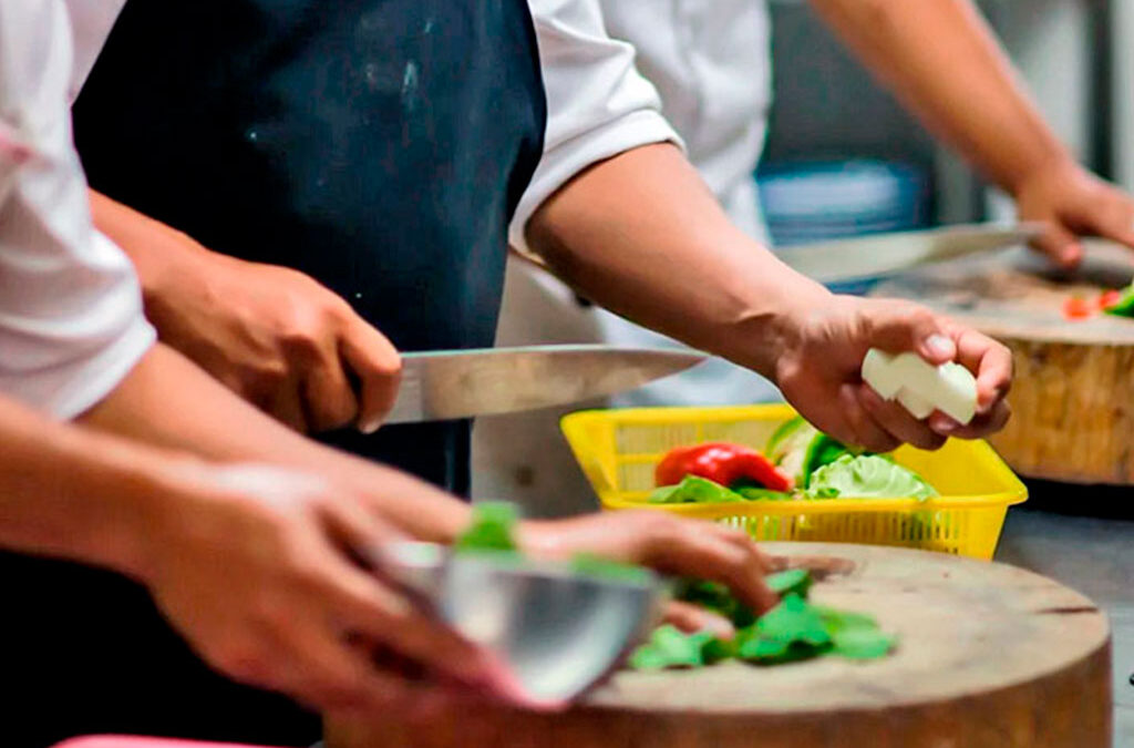 Gastronómicos acuerda con el Gobierno y hace retroceder el aumento firmado en paritaria: del 16 % lo baja al 7,6 %