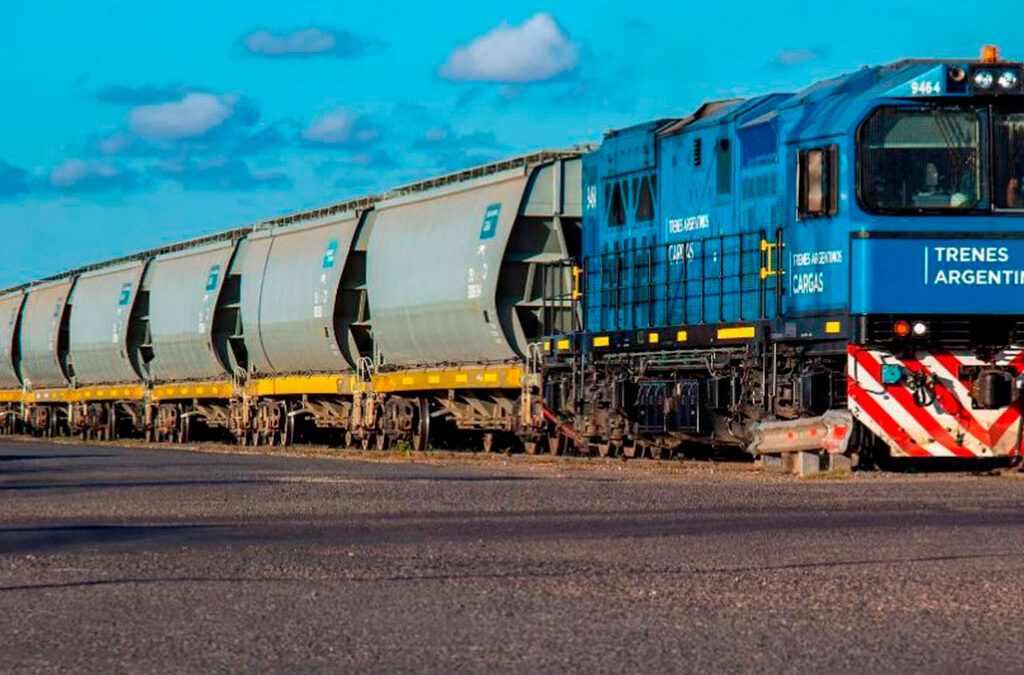 El Gobierno anunció la privatización total del tren Belgrano Cargas, la red ferroviaria que transporta productos de exportación