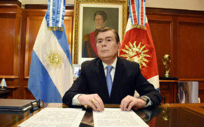 Santiago del Estero rompe el molde y anuncia un aumento del 100% al salario básico de los estatales