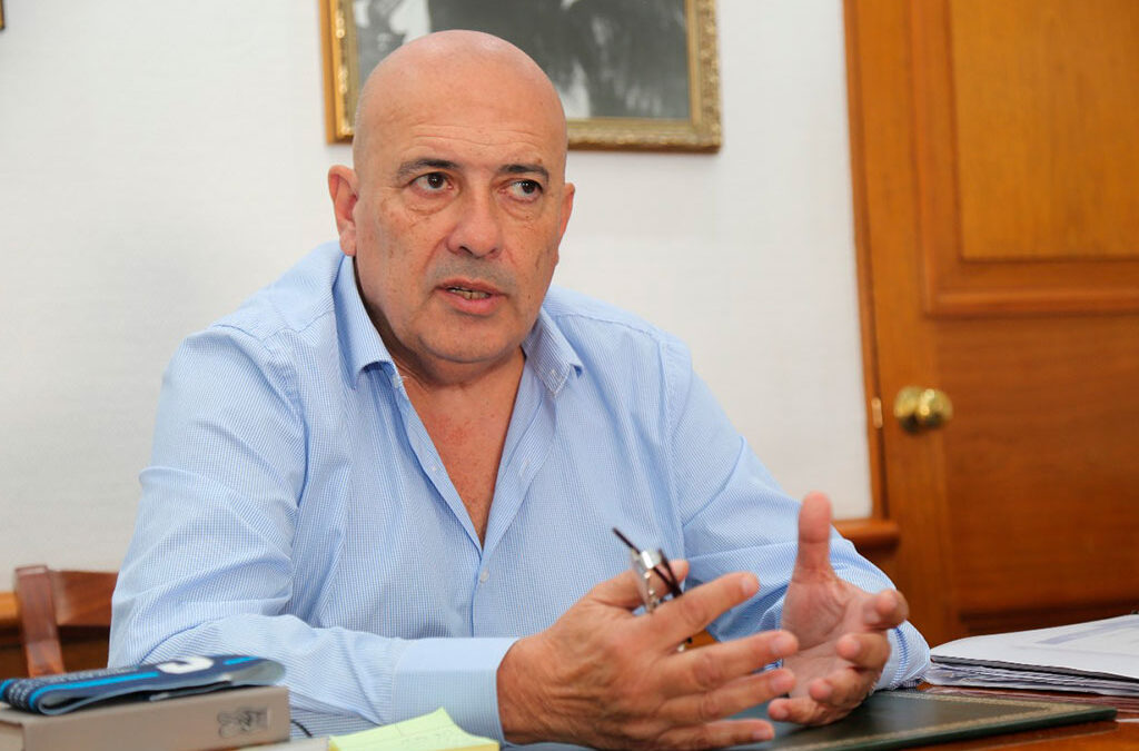 Crosta aseguró que el Gobierno muestra “profunda ignorancia” al salir de la OMS