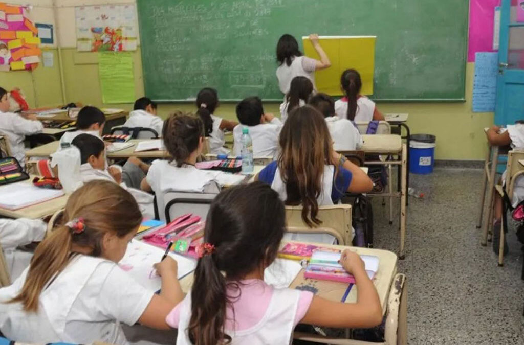 Peligra el comienzo de clases: tras amenaza de paro docente, qué día empiezan en cada provincia