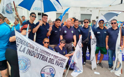 Papeleros logran aumentos salariales y un bono de $350.000 tras el plan de lucha en fábricas