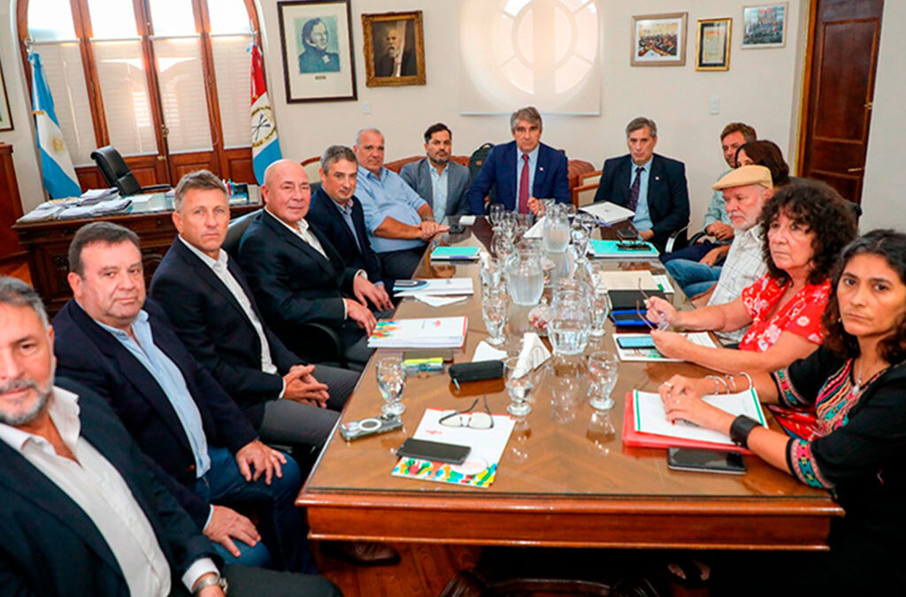 Paritaria en Santa Fe: el Gobierno propuso a los estatales un aumento salarial del 5% en tres meses