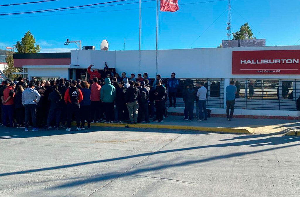 Despidos en Halliburton: Petroleros de Chubut advierten con un paro si no hay acuerdo por los puestos de trabajo