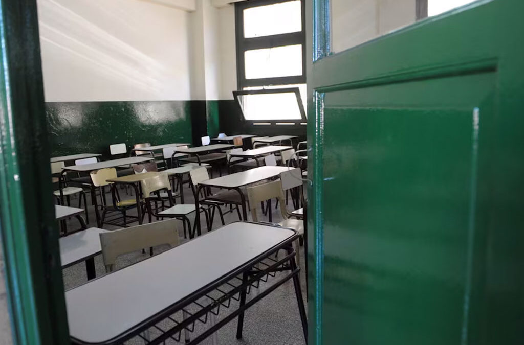 Docentes de la CGT lanzaron dos jornadas de paro y el Gobierno convocó a discutir salario mínimo