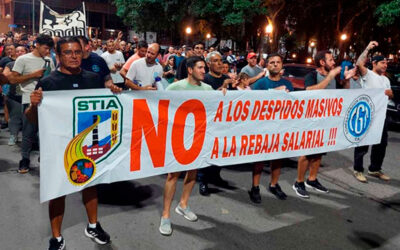 Trabajadores de Granja Tres Arroyos marcharon contra el posible despido de 1.000 operarios