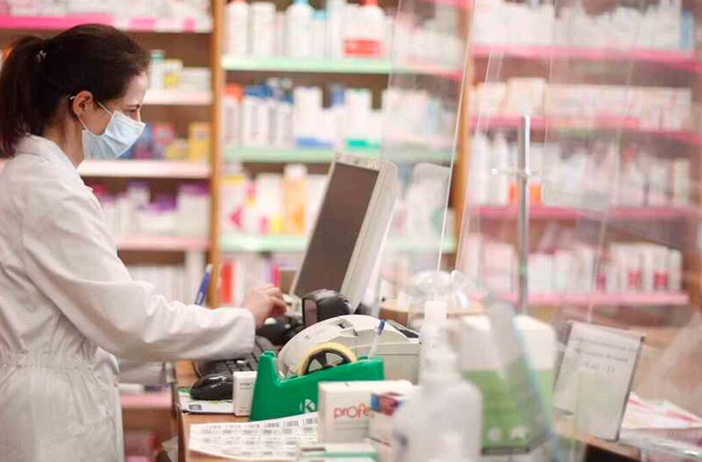 Trabajadores de farmacias cierran un aumento salarial y los básicos quedarán en $900.000