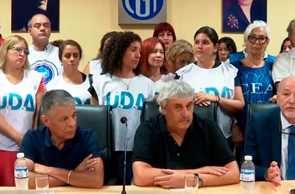 Gremios docentes de la CGT levantaron el paro nacional luego de un acercamiento con el Gobierno