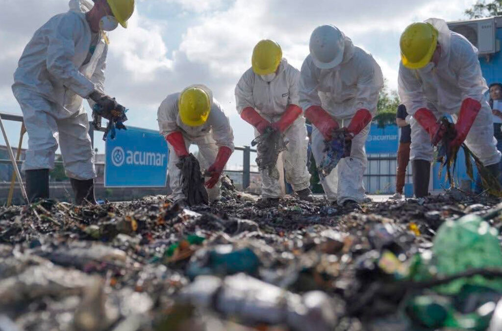 El Gobierno despidió también a más de 400 trabajadores y profundizó el vaciamiento de la ACUMAR
