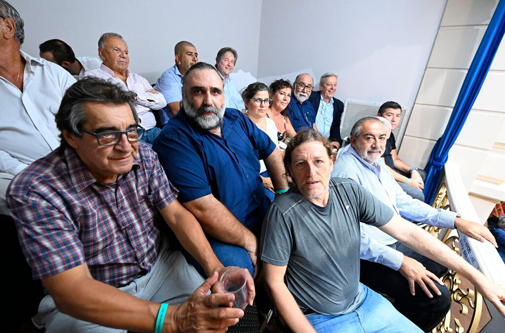 Baradel destacó el «excelente» discurso de Kicillof y agradeció el «reconocimiento» a los trabajadores