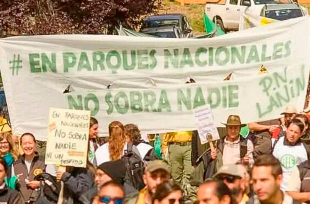Polémica por la desregulación del turismo en parques nacionales: impacto ambiental y laboral