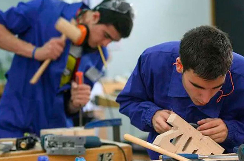 Caen los ingresos en CABA y alertan que la capacidad de ahorro bajó casi un 30%