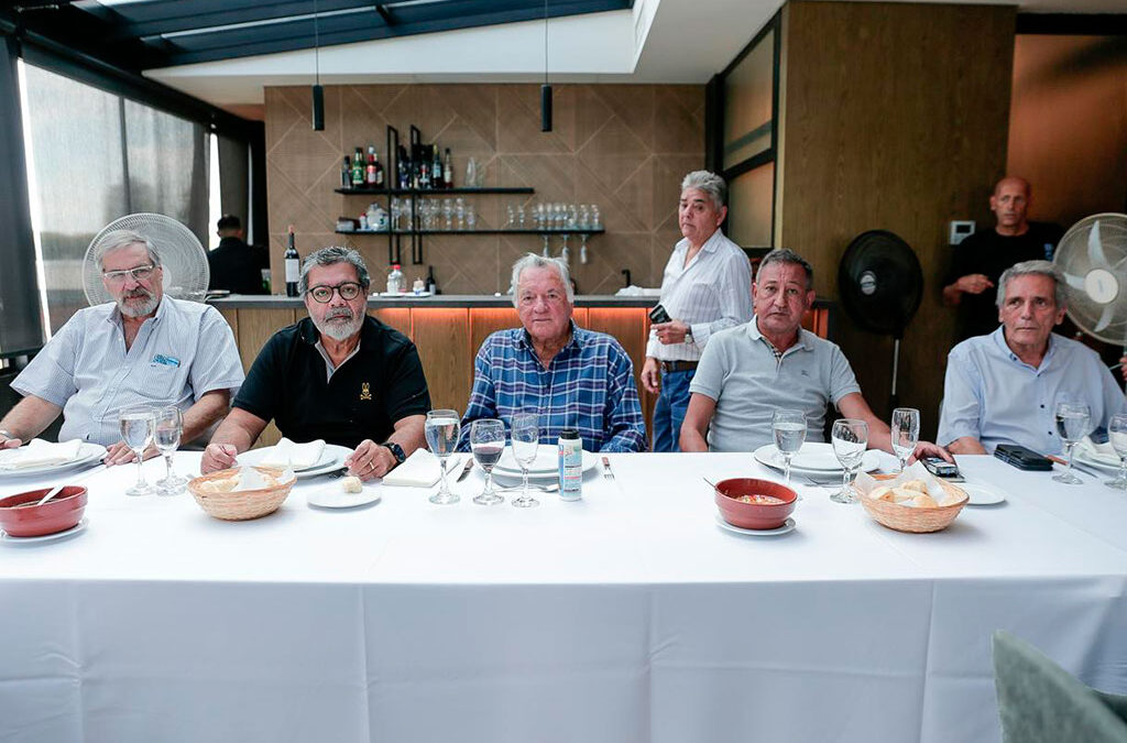 Barrionuevo pateó el tablero y salió a pedir un paro de 36 horas con movilización y el adelantamiento de la renovación de las autoridades de la CGT