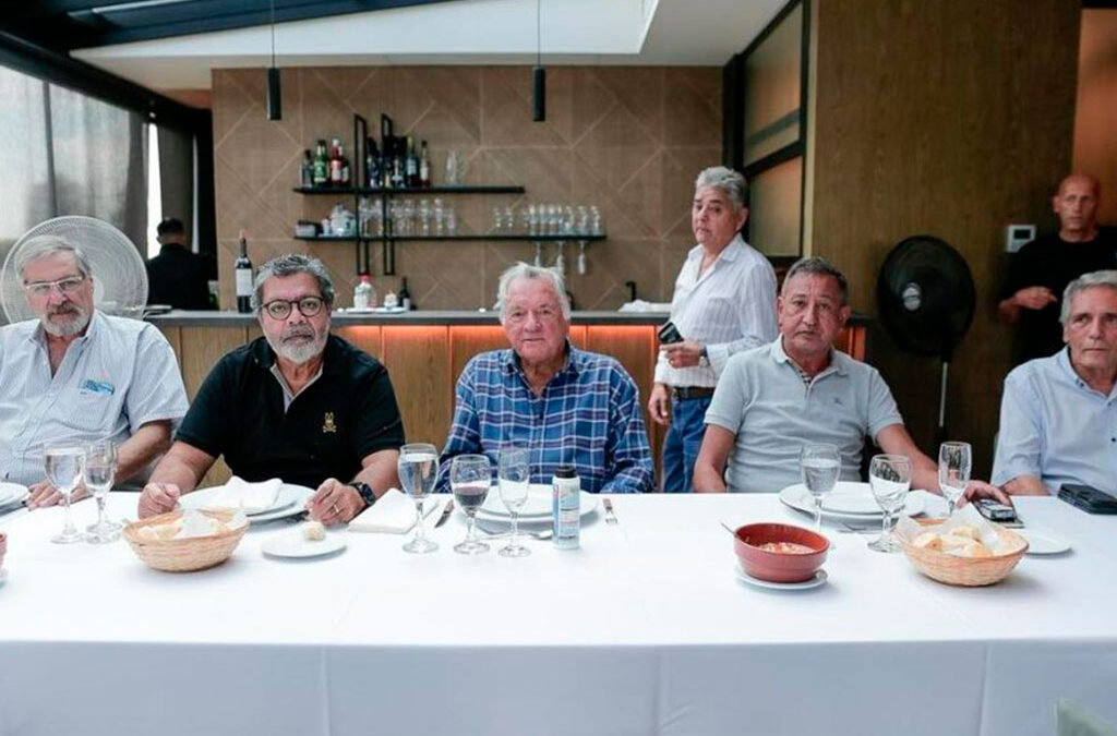 Barrionuevo se mete a embarrar la cancha en la CGT a días del nuevo paro general
