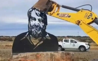 El sindicato de trabajadores de Vialidad nacional pidió perdón por destruir el monumento a Osvaldo Bayer