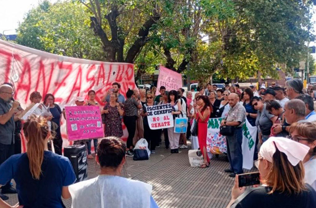 Trabajadores de salud de La Matanza dicen que el sindicato arregló con Espinoza para congelar salarios
