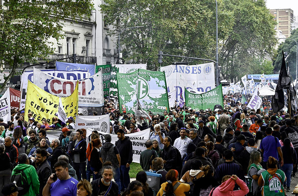 La marcha finalizó sin incidentes y el Gobierno minimizó el impacto del paro: «Se expone la casta»