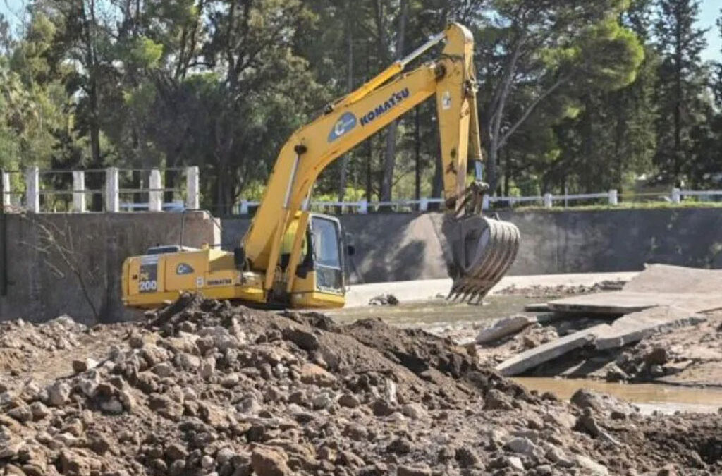 Trabajadores de la construcción en Bahía Blanca decidieron continuar con sus labores de reconstrucción durante el Paro Nacional