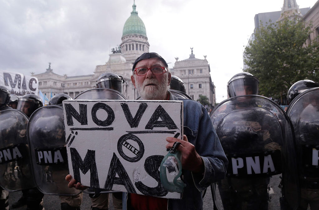 Sindicatos, movimientos sociales y jubilados volverán a marchar el miércoles y endurecen su reclamo al Gobierno