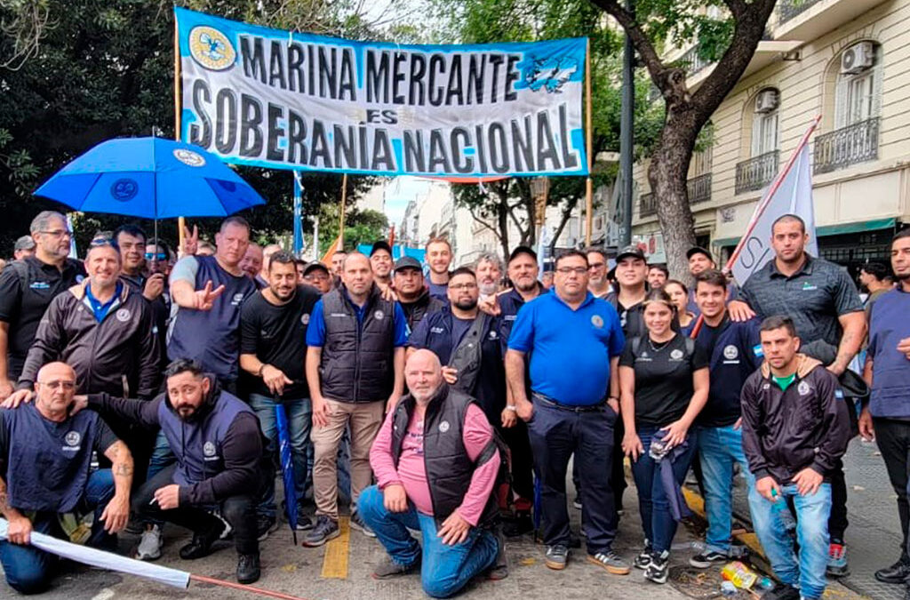 Gremios marítimos y fluviales realizarán una campaña de concientización en defensa de la Marina Mercante