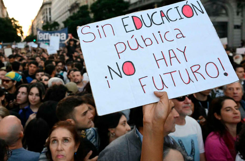 Docentes universitarios paran 24 horas y anuncian marcha federal en mayo