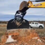 Tras la destrucción del monumento a Osvaldo Bayer, el Sindicato de Viales celebra la salida de las autoridades de Vialidad en Santa Cruz